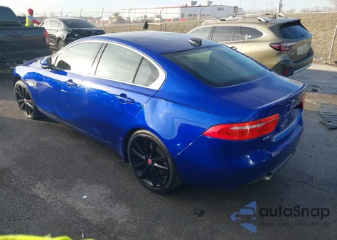 2017 Jaguar Xe 35T Prestige z USA, uszkodzony, nr VIN SAJAK4BVXHA963932
